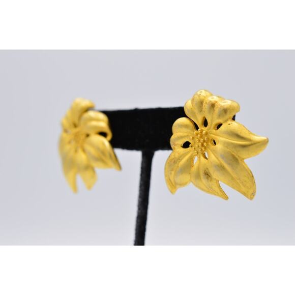 Givenchy Vintage Flower Earrings Brushed Gold Poinsettia Chunky Signed 80s BinAB - Picture 2 of 9